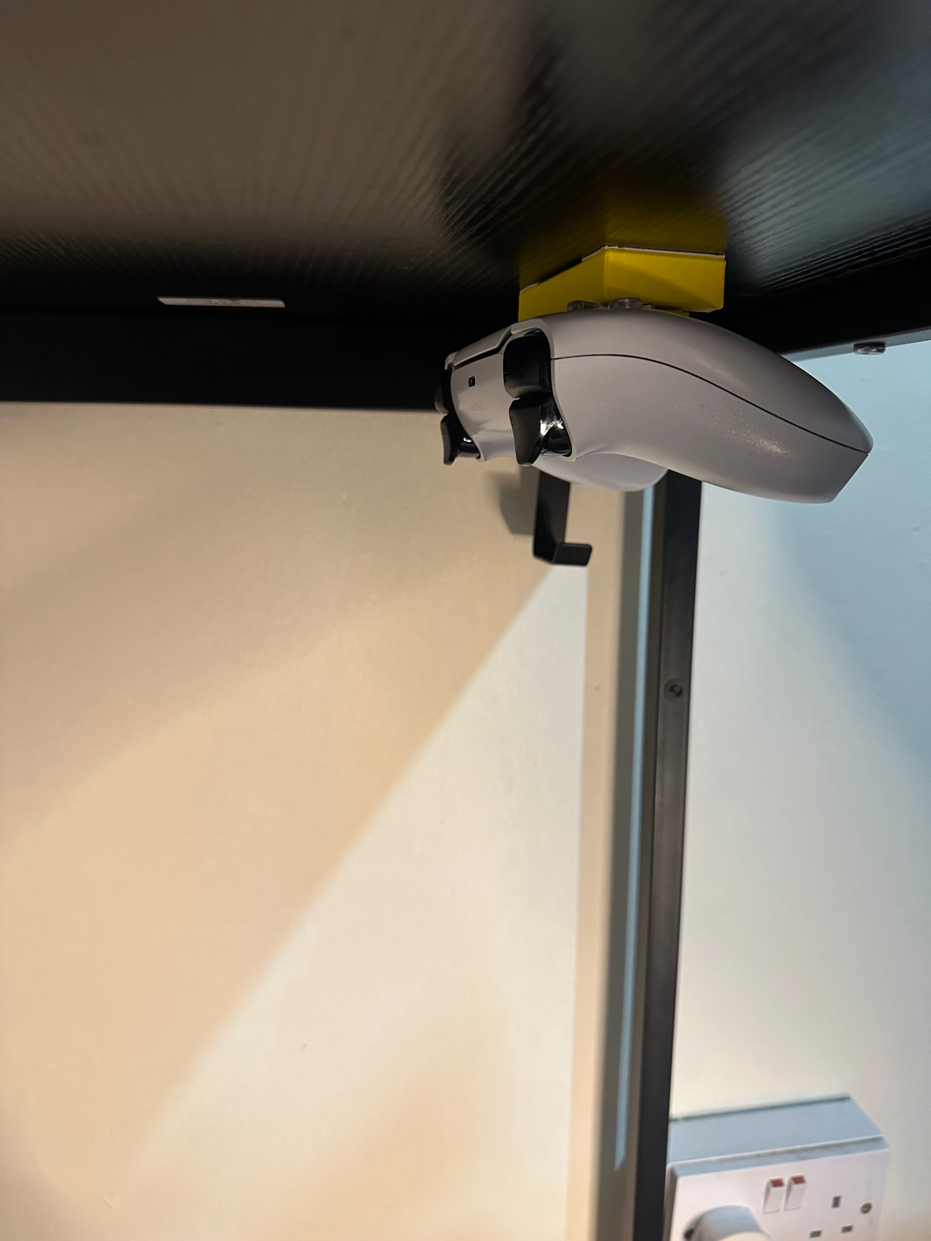 Under Desk Controller Mount I PS4/PS5 and Xbox Controller Mount